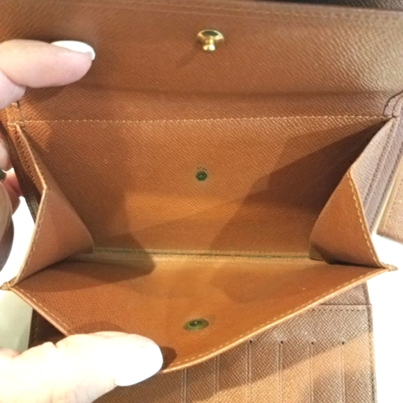 Louis Vuitton Monogram Wallet - Picture 8 of 15